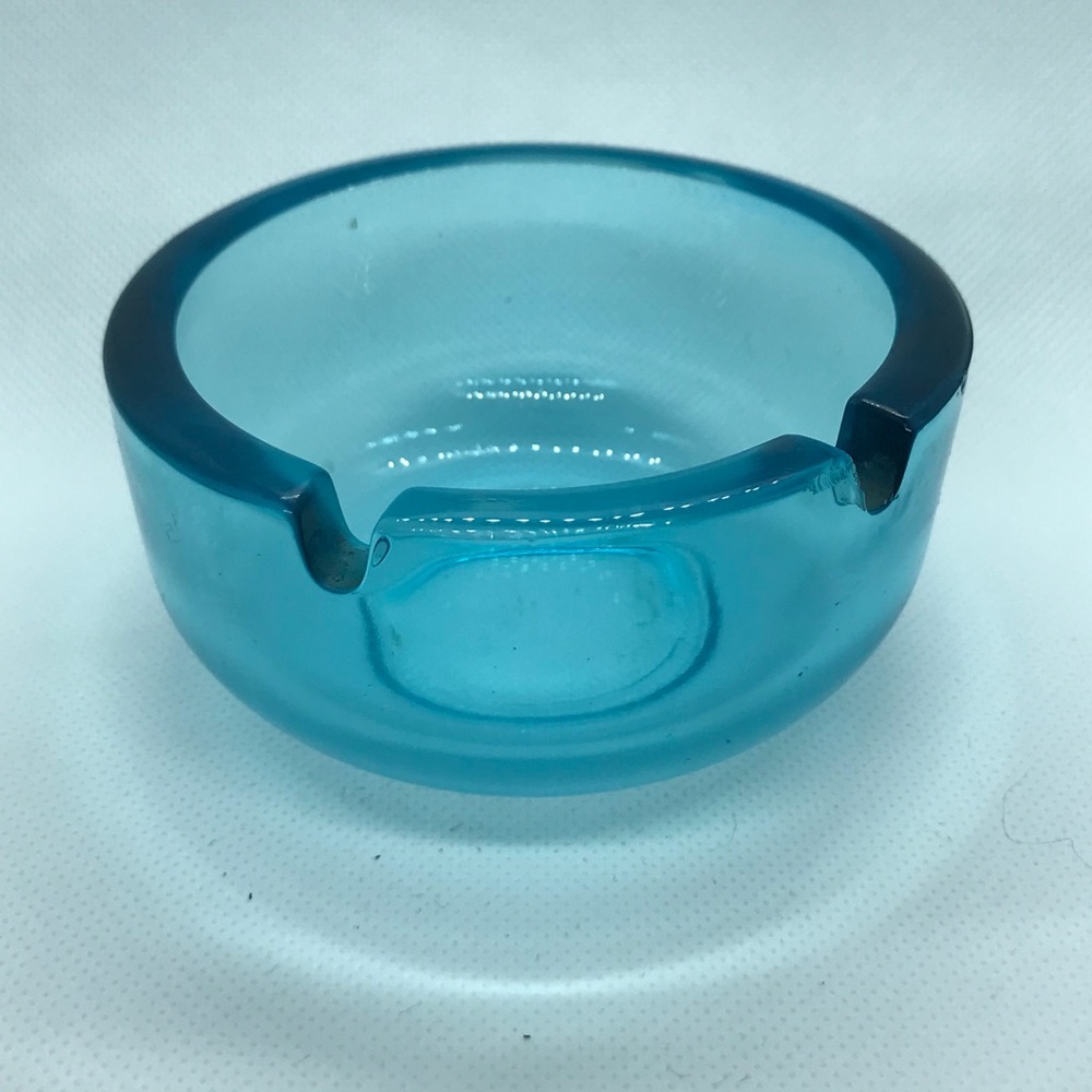 Vintage hand blown art glass turquoise ashtray